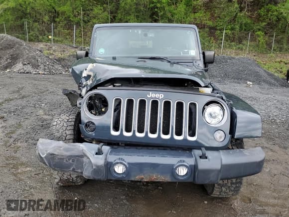 ✅ 2017 Jeep Wrangler Sahara • VIN: 1C4AJWBG5HL585280 • Lot: 54703555. Wystawiony na Copart z przebiegiem Nie podano. Bezpłatny archiwum sprzedaży aukcyjnych z USA i szczegółowy raport historii pojazdu na DreamBid. Zdjęcie 5.