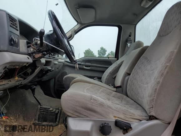 ✅ 2000 Ford F-350 XL • VIN: 1FDWF37S3YEE46087 • Lot: 89903395. Wystawiony na Copart z przebiegiem 165 690 mil. Bezpłatny archiwum sprzedaży aukcyjnych z USA i szczegółowy raport historii pojazdu na DreamBid. Zdjęcie 7.