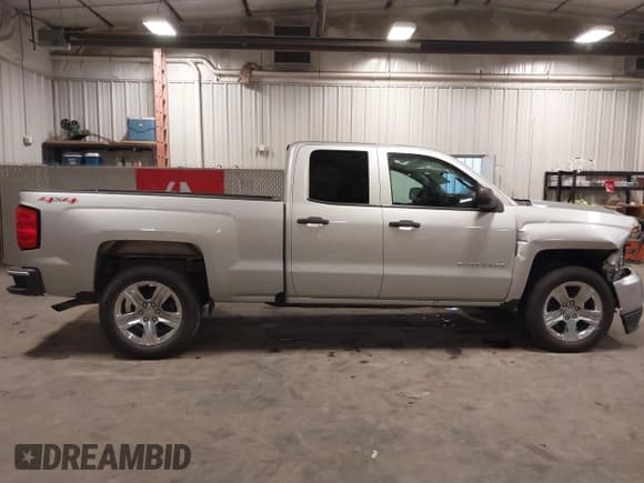 ✅ 2016 Chevrolet Silverado 1500 Custom • VIN: 1GCVKPEC4GZ276439 • Lot: 43381476. Wystawiony na IAAI z przebiegiem 162 310 mil. Bezpłatny archiwum sprzedaży aukcyjnych z USA i szczegółowy raport historii pojazdu na DreamBid. Zdjęcie 14.