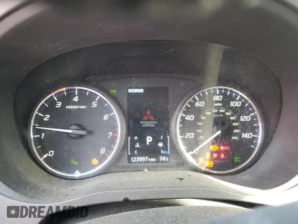 ✅ 2020 Mitsubishi Outlander ES • VIN: JA4AZ3A33LZ017938 • Lot: 92379885. Wystawiony na Copart z przebiegiem 123 997 mil. Bezpłatny archiwum sprzedaży aukcyjnych z USA i szczegółowy raport historii pojazdu na DreamBid. Zdjęcie 9.