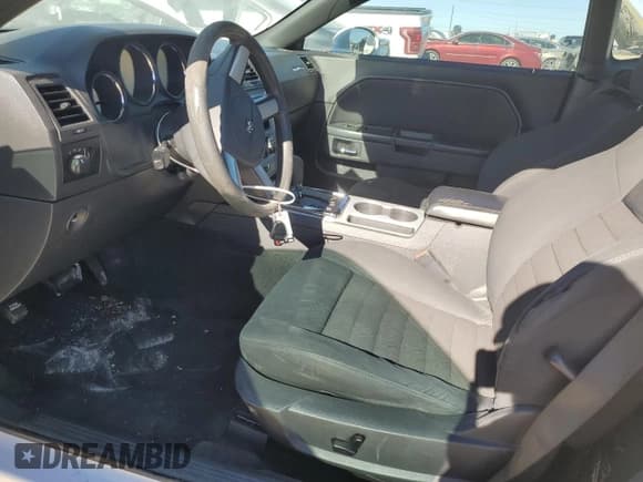 ✅ 2010 Dodge Challenger SE • VIN: 2B3CJ4DV7AH260059 • Lot: 83544894. Wystawiony na Copart z przebiegiem 207 705 mil. Bezpłatny archiwum sprzedaży aukcyjnych z USA i szczegółowy raport historii pojazdu na DreamBid. Zdjęcie 7.