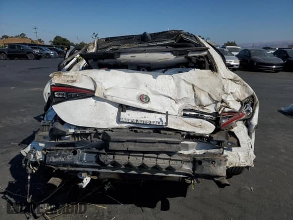 ✅ 2022 Alfa Romeo Giulia Veloce • VIN: ZARFAMBN6N7666047 • Lot: 68758395. Listed on Copart with Not provided. Free auction sales archive from the USA and detailed vehicle history report at DreamBid. Image 6.