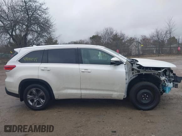 ✅ 2018 Toyota Highlander Limited • VIN: 5TDDZRFH6JS899857 • Lot: 41492515. Wystawiony na IAAI z przebiegiem 98 929 mil. Bezpłatny archiwum sprzedaży aukcyjnych z USA i szczegółowy raport historii pojazdu na DreamBid. Zdjęcie 14.