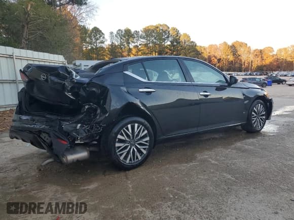 ✅ 2025 Nissan Altima SV • VIN: 1N4BL4DV0SN352262 • Lot: 92373075. Listed on Copart with 21,682 mi. Free auction sales archive from the USA and detailed vehicle history report at DreamBid. Image 3.