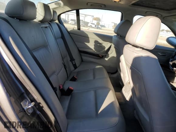 ✅ 2006 BMW 3 Series 330i • VIN: WBAVB335X6KR75382 • Lot: 89487875. Wystawiony na Copart z przebiegiem 105 807 mil. Bezpłatny archiwum sprzedaży aukcyjnych z USA i szczegółowy raport historii pojazdu na DreamBid. Zdjęcie 10.