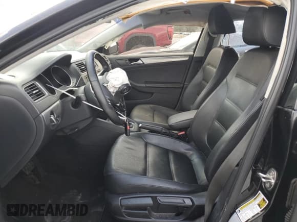 ✅ 2015 Volkswagen Jetta SE • VIN: 3VWD17AJ1FM238876 • Lot: 58957215. Listed on Copart with 122,705 mi. Free auction sales archive from the USA and detailed vehicle history report at DreamBid. Image 7.