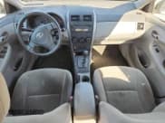 ✅ 2009 Toyota Corolla XLE • VIN: JTDBL40E79J054213 • Лот: 90878195. Опубликован ранее на Copart с пробегом 175 602 миль. Бесплатный доступ к архиву аукционных продаж из США и подробный отчёт об истории автомобиля на DreamBid. Изображение 8.