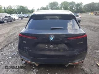 ✅ 2023 BMW iX xDrive50 • VIN: WB523CF05PCL62449 • Lot: 57069783. Wystawiony na Copart z przebiegiem Nie podano. Bezpłatny archiwum sprzedaży aukcyjnych z USA i szczegółowy raport historii pojazdu na DreamBid. Zdjęcie 6.