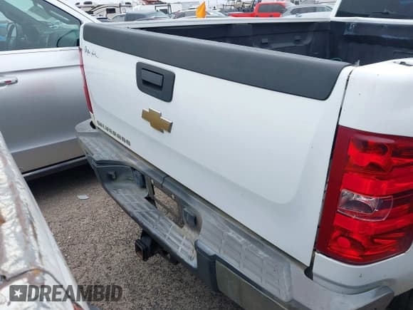 ✅ 2011 Chevrolet Silverado 2500HD Work Truck • VIN: 1GC0CVCG3BF224621 • Lot: 41572733. Wystawiony na IAAI z przebiegiem 144 868 mil. Bezpłatny archiwum sprzedaży aukcyjnych z USA i szczegółowy raport historii pojazdu na DreamBid. Zdjęcie 17.