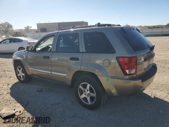 ✅ 2005 Jeep Grand Cherokee Laredo • VIN: 1J8GR48K75C709038 • Lot: 89521715. Listed on Copart with 141,117 mi. Free auction sales archive from the USA and detailed vehicle history report at DreamBid. Image 2.