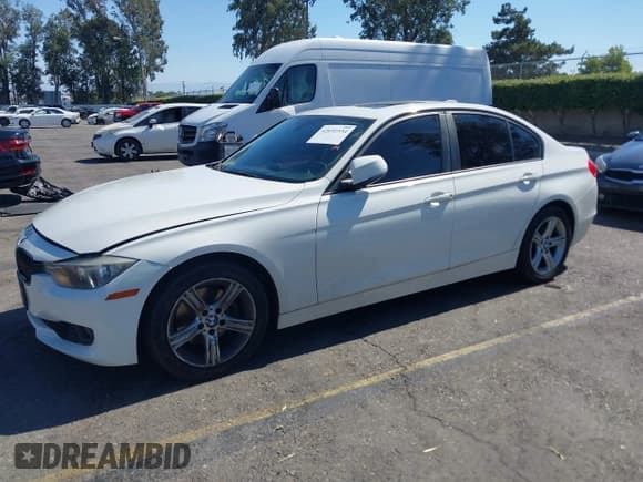 ✅ 2013 BMW 3 Series 328i • VIN: WBA3C1C54DF440644 • Лот: 42692334. Опубликован ранее на IAAI с пробегом 126 408 миль. Бесплатный доступ к архиву аукционных продаж из США и подробный отчёт об истории автомобиля на DreamBid. Изображение 2.