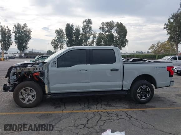 ✅ 2023 Ford F-150 Lightning Pro • VIN: 1FTVW1EL6PWG60371 • Лот: 43651652. Опубликован ранее на IAAI с пробегом 27 284 миль. Бесплатный доступ к архиву аукционных продаж из США и подробный отчёт об истории автомобиля на DreamBid. Изображение 15.