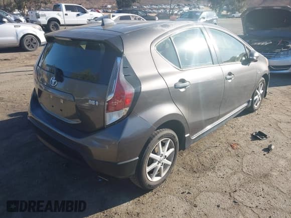 ✅ 2017 Toyota Prius Two • VIN: JTDKDTB3XH1598707 • Лот: 43496937. Опубликован ранее на IAAI с пробегом 170 462 миль. Бесплатный доступ к архиву аукционных продаж из США и подробный отчёт об истории автомобиля на DreamBid. Изображение 4.