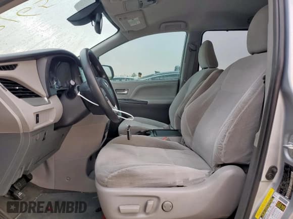 ✅ 2019 Toyota Sienna LE • VIN: 5TDKZ3DC3KS976374 • Lot: 93693165. Listed on Copart with 343,637 mi. Free auction sales archive from the USA and detailed vehicle history report at DreamBid. Image 7.