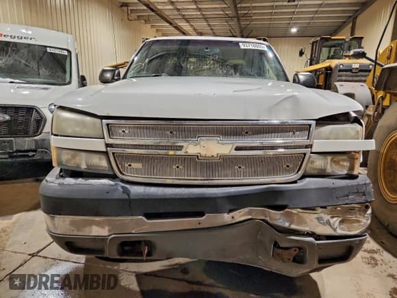 ✅ 2005 Chevrolet Silverado 2500HD LS • VIN: 1GCHK29U45E311987 • Lot: 93718665. Wystawiony na Copart z przebiegiem 256 364 mil. Bezpłatny archiwum sprzedaży aukcyjnych z USA i szczegółowy raport historii pojazdu na DreamBid. Zdjęcie 5.