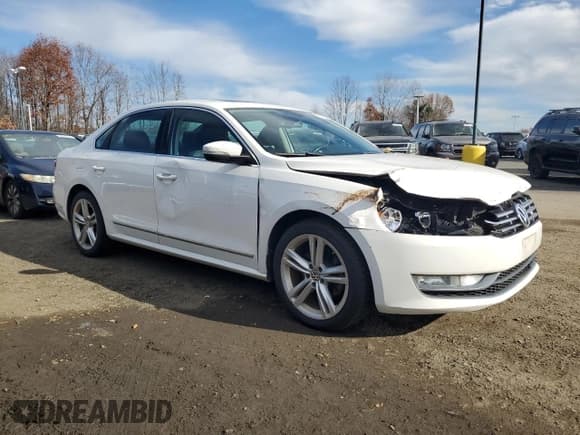 ✅ 2013 Volkswagen Passat SEL Premium • VIN: 1VWCN7A3XDC031144 • Лот: 93717075. Опубликован ранее на Copart с пробегом 151 671 миль. Бесплатный доступ к архиву аукционных продаж из США и подробный отчёт об истории автомобиля на DreamBid. Изображение 4.