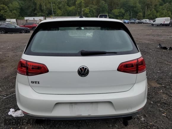✅ 2017 Volkswagen Golf GTI S • VIN: 3VW4T7AU7HM055165 • Lot: 71966165. Listed on Copart with Not provided. Free auction sales archive from the USA and detailed vehicle history report at DreamBid. Image 6.