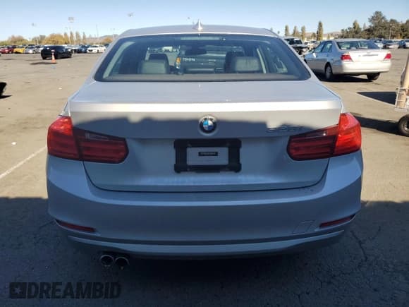 ✅ 2013 BMW 3 Series 328i • VIN: WBA3A5C51DF354463 • Лот: 90403715. Опубликован ранее на Copart с пробегом Не указан. Бесплатный доступ к архиву аукционных продаж из США и подробный отчёт об истории автомобиля на DreamBid. Изображение 6.