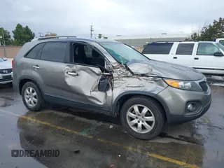 ✅ 2013 Kia Sorento LX • VIN: 5XYKT3A66DG415263 • Лот: 43734038. Опубликован ранее на IAAI с пробегом 72 369 миль. Бесплатный доступ к архиву аукционных продаж из США и подробный отчёт об истории автомобиля на DreamBid. Изображение 1.