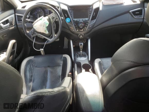 ✅ 2015 Hyundai Veloster Turbo • VIN: KMHTC6AE3FU221252 • Lot: 66473254. Wystawiony na Copart z przebiegiem 117 421 mil. Bezpłatny archiwum sprzedaży aukcyjnych z USA i szczegółowy raport historii pojazdu na DreamBid. Zdjęcie 8.