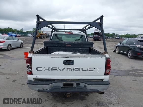✅ 2007 Chevrolet Silverado 2500HD Work Truck • VIN: 1GCHK29U67E135916 • Lot: 42330020. Wystawiony na IAAI z przebiegiem 228 917 mil. Bezpłatny archiwum sprzedaży aukcyjnych z USA i szczegółowy raport historii pojazdu na DreamBid. Zdjęcie 17.