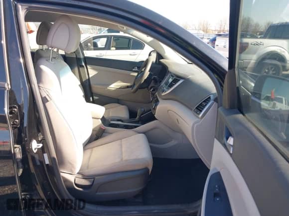 2016 Hyundai Tucson Limited z VIN KM8J33A27GU237225, wystawiony jako IAAI lot #41223497 z przebiegiem 158 986 mil mil oraz . Historia ofert i sprzedaży dostępna na DreamBid. Obrazek 5.