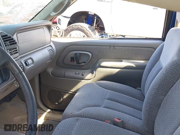 ✅ 1997 GMC Sierra 1500 • VIN: 1GTEC14RXVZ524240 • Lot: 43270736. Listed on IAAI with 91,830 mi. Free auction sales archive from the USA and detailed vehicle history report at DreamBid. Image 5.