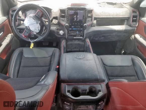 2025 Ram 1500 Rebel z VIN 1C6SRFLP0SN570460, wystawiony jako Copart lot #60926435 z przebiegiem 35 584 mil mil oraz Czysty tytuł • Clean title. Historia ofert i sprzedaży dostępna na DreamBid. Obrazek 8.