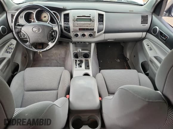 ✅ 2011 Toyota Tacoma • VIN: 3TMLU4EN6BM061642 • Lot: 81874815. Listed on Copart with 141,752 mi. Free auction sales archive from the USA and detailed vehicle history report at DreamBid. Image 8.