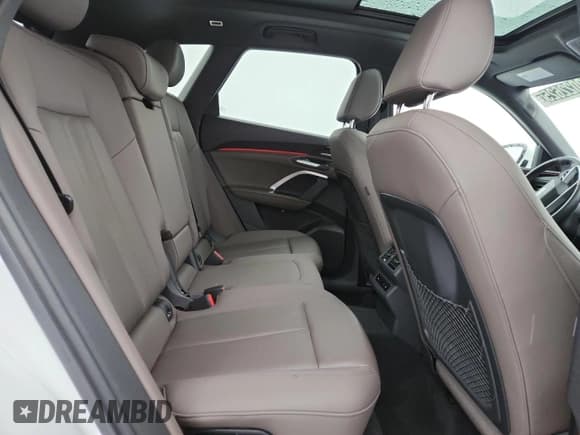 ✅ 2025 Audi Q5 • VIN: WA13AAGU8S2039333 • Lot: 92022625. Wystawiony na Copart z przebiegiem 350 mil. Bezpłatny archiwum sprzedaży aukcyjnych z USA i szczegółowy raport historii pojazdu na DreamBid. Zdjęcie 11.