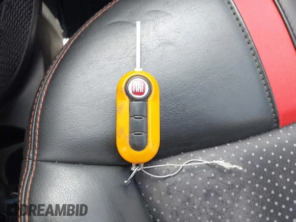 ✅ 2013 FIAT 500e • VIN: 3C3CFFGE0DT744775 • Lot: 43503951. Wystawiony na IAAI z przebiegiem 60 771 mil. Bezpłatny archiwum sprzedaży aukcyjnych z USA i szczegółowy raport historii pojazdu na DreamBid. Zdjęcie 11.