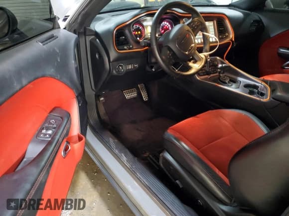 ✅ 2017 Dodge Challenger 392 Hemi Scat Pack Shaker • VIN: 2C3CDZFJ7HH587606 • Лот: 91419505. Опубликован ранее на Copart с пробегом 42 533 миль. Бесплатный доступ к архиву аукционных продаж из США и подробный отчёт об истории автомобиля на DreamBid. Изображение 8.