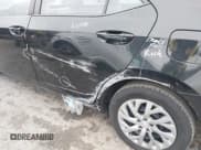 ✅ 2018 Toyota Corolla L • VIN: 2T1BURHE2JC005435 • Lot: 43768147. Wystawiony na IAAI z przebiegiem 140 238 mil. Bezpłatny archiwum sprzedaży aukcyjnych z USA i szczegółowy raport historii pojazdu na DreamBid. Zdjęcie 19.