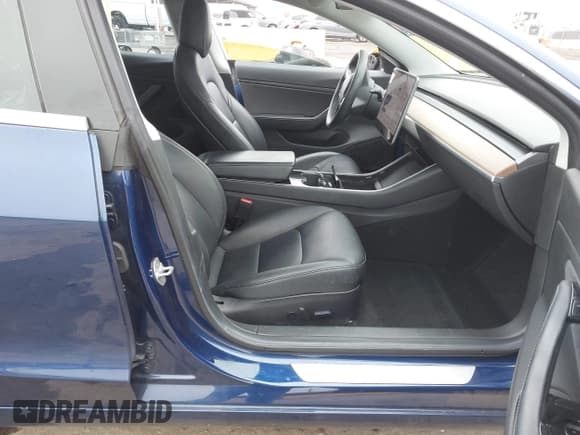 ✅ 2018 Tesla Model 3 Long Range Battery • VIN: 5YJ3E1EAXJF034200 • Lot: 43890914. Wystawiony na IAAI z przebiegiem 67 702 mil. Bezpłatny archiwum sprzedaży aukcyjnych z USA i szczegółowy raport historii pojazdu na DreamBid. Zdjęcie 5.