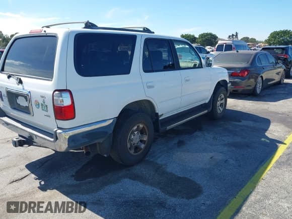 ✅ 2002 Toyota 4Runner SR5 • VIN: JT3GN86R820242336 • Lot: 43705633. Listed on IAAI with 349,907 mi. Free auction sales archive from the USA and detailed vehicle history report at DreamBid. Image 4.