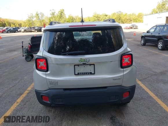 ✅ 2017 Jeep Renegade Latitude • VIN: ZACCJBBB8HPF60715 • Lot: 43374314. Listed on IAAI with 108,642 mi. Free auction sales archive from the USA and detailed vehicle history report at DreamBid. Image 16.