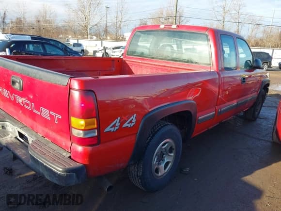 ✅ 2001 Chevrolet Silverado 1500 LS • VIN: 2GCEK19V211379061 • Lot: 41720847. Wystawiony na IAAI z przebiegiem 123 992 mil. Bezpłatny archiwum sprzedaży aukcyjnych z USA i szczegółowy raport historii pojazdu na DreamBid. Zdjęcie 4.