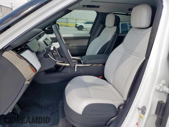 ✅ 2025 Land Rover Range Rover Sport Dynamic SE • VIN: SAL1L9E42SA423518 • Lot: 80709515. Wystawiony na Copart z przebiegiem 5 836 mil. Bezpłatny archiwum sprzedaży aukcyjnych z USA i szczegółowy raport historii pojazdu na DreamBid. Zdjęcie 7.