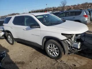 ✅ 2021 Chevrolet Traverse LS • VIN: 1GNERFKW2MJ114492 • Lot: 42866124. Wystawiony na Copart z przebiegiem 40 936 mil. Bezpłatny archiwum sprzedaży aukcyjnych z USA i szczegółowy raport historii pojazdu na DreamBid. Zdjęcie 4.