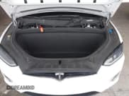 ✅ 2017 Tesla Model X 90D • VIN: 5YJXCBE20HF055203 • Lot: 43812401. Wystawiony na IAAI z przebiegiem 77 169 mil. Bezpłatny archiwum sprzedaży aukcyjnych z USA i szczegółowy raport historii pojazdu na DreamBid. Zdjęcie 10.