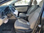 ✅ 2019 Hyundai Elantra SE • VIN: 5NPD74LF8KH473607 • Lot: 85574555. Wystawiony na Copart z przebiegiem 42 449 mil. Bezpłatny archiwum sprzedaży aukcyjnych z USA i szczegółowy raport historii pojazdu na DreamBid. Zdjęcie 7.