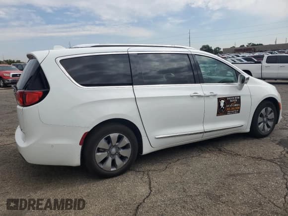 ✅ 2020 Chrysler Pacifica Hybrid Limited • VIN: 2C4RC1N72LR196317 • Lot: 70059705. Listed on Copart with 78,240 mi. Free auction sales archive from the USA and detailed vehicle history report at DreamBid. Image 3.