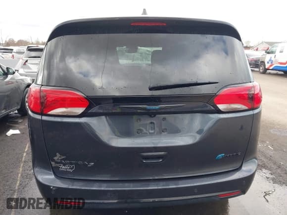 ✅ 2020 Chrysler Pacifica Hybrid Limited • VIN: 2C4RC1N74LR251205 • Lot: 43675212. Wystawiony na IAAI z przebiegiem 75 060 mil. Bezpłatny archiwum sprzedaży aukcyjnych z USA i szczegółowy raport historii pojazdu na DreamBid. Zdjęcie 16.