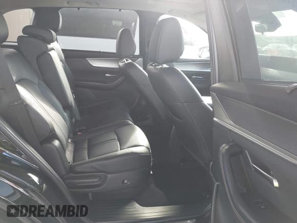 ✅ 2024 Mazda CX-90 Preferred • VIN: JM3KKBHD4R1183147 • Lot: 43486584. Wystawiony na IAAI z przebiegiem 33 747 mil. Bezpłatny archiwum sprzedaży aukcyjnych z USA i szczegółowy raport historii pojazdu na DreamBid. Zdjęcie 8.