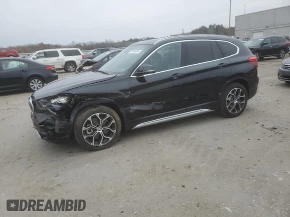 ✅ 2021 BMW X1 xDrive28i • VIN: WBXJG9C08M5T33672 • Lot: 93660095. Wystawiony na Copart z przebiegiem 43 031 mil. Bezpłatny archiwum sprzedaży aukcyjnych z USA i szczegółowy raport historii pojazdu na DreamBid. Zdjęcie 1.
