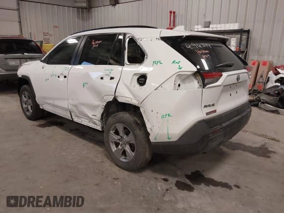 ✅ 2022 Toyota RAV4 Hybrid XLE • VIN: 4T3RWRFV0NU068864 • Lot: 43746864. Wystawiony na IAAI z przebiegiem 54 024 mil. Bezpłatny archiwum sprzedaży aukcyjnych z USA i szczegółowy raport historii pojazdu na DreamBid. Zdjęcie 3.