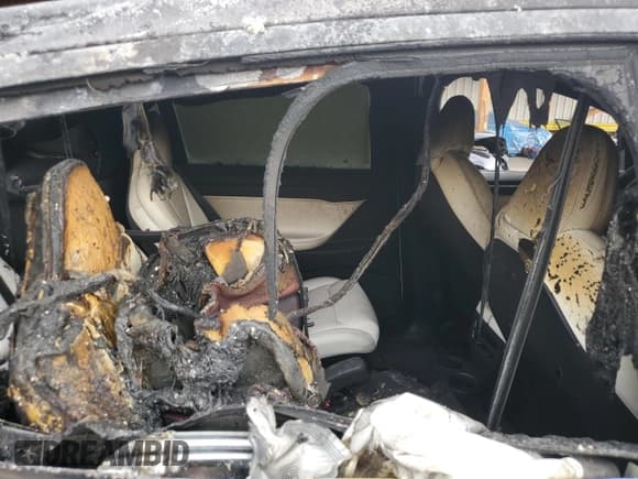 ✅ 2020 Tesla Model X Performance • VIN: 5YJXCBE4XLF232043 • Lot: 66477575. Wystawiony na Copart z przebiegiem Nie podano. Bezpłatny archiwum sprzedaży aukcyjnych z USA i szczegółowy raport historii pojazdu na DreamBid. Zdjęcie 10.