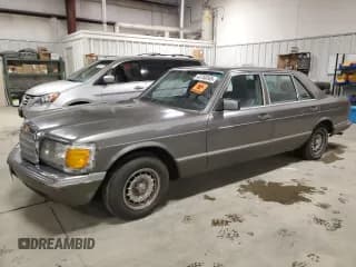 ✅ 1985 Mercedes-Benz 500 SEL • VIN: WDBCA37DXFA164202 • Lot: 43755345. Listed on Copart with 223,506 mi. Free auction sales archive from the USA and detailed vehicle history report at DreamBid. Image 1.
