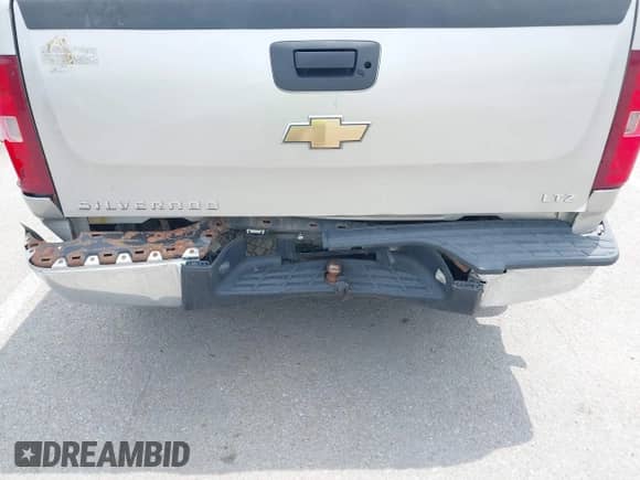 2007 Chevrolet Silverado 1500 1LT with VIN 2GCEK13M071568798, listed as a IAAI auction lot 42287095 with 308,994 mi miles and . Bid and sale history available at DreamBid. Image 17.