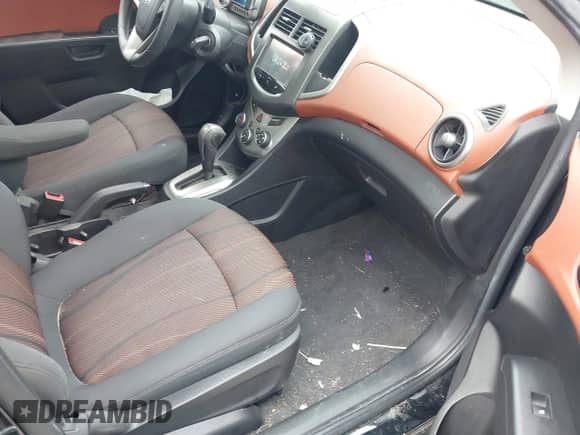 2016 Chevrolet Sonic LT с VIN 1G1JC6SB6G4124413, выставлен на аукционе IAAI как лот 43455488 с пробегом 81 350 миль миль и . История ставок и продаж доступна на DreamBid. Изображение 5.